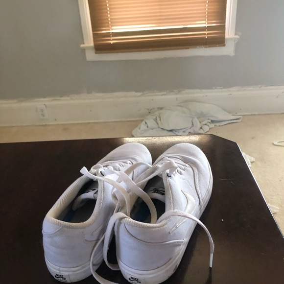 Nike - Picture 2 of 3